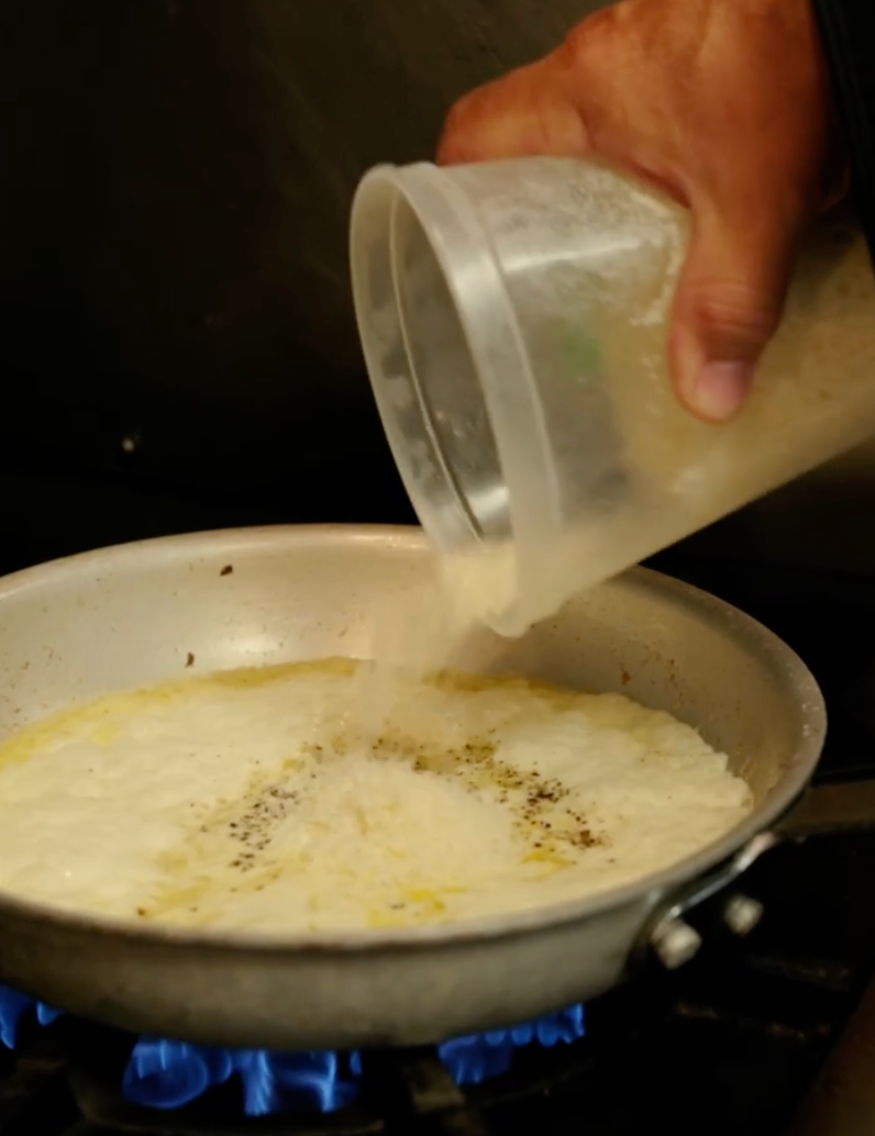 Alfredo pimpé aux oignons – Une sauce maison parfaite, comme au resto!