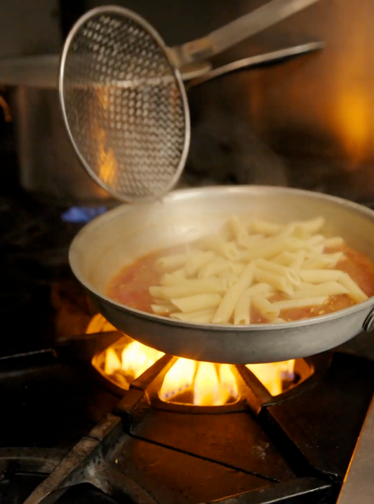 Penne all’Arrabbiata — Recette italienne épicée du Casa Calzone