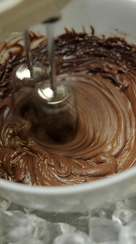 🍫 Mousse légère au chocolat avec 2 ingrédients: chocolat et eau!